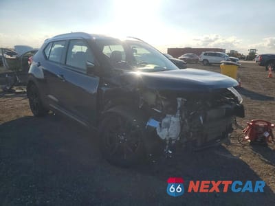Czwarte zdjęcie samochodu z boku: 2019 NISSAN KICKS SR VIN:3N1CP5CU7KL491535 - miniatura