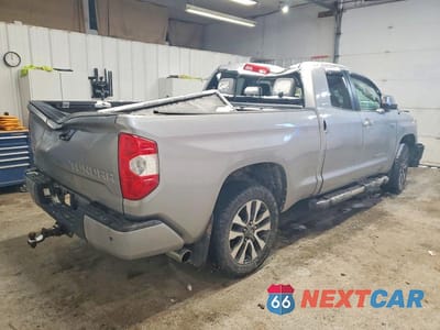 Trzecie zdjęcie samochodu z tyłu: 2018 TOYOTA TUNDRA DOUBLE CAB LIMITED VIN:5TFBY5F16JX693129 - miniatura