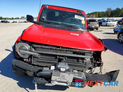 Piąte zdjęcie samochodu w środku: 2021 FORD BRONCO BASE VIN:1FMEE5DP2MLA62107 - miniatura