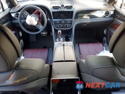 Zdjęcie 8 z 12 samochodu: 2023 BENTLEY BENTAYGA VIN:SJAHT2ZV1PC020661 - miniatura