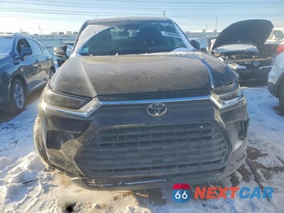 Piąte zdjęcie samochodu w środku: 2025 TOYOTA GRAND HIGHLANDER VIN:5TDAAAA55SS030547 - miniatura