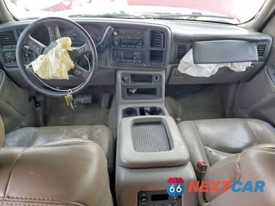 Zdjęcie 8 z 13 samochodu: 2004 CHEVROLET SUBURBAN K1500 VIN:3GNFK16Z54G111748 - miniatura
