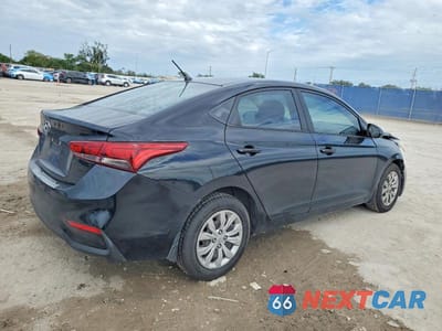 Trzecie zdjęcie samochodu z tyłu: 2018 HYUNDAI ACCENT SE VIN:3KPC24A31JE025330 - miniatura