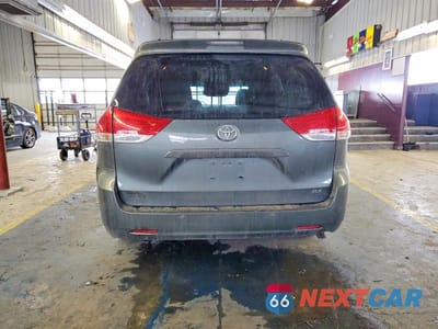 Zdjęcie 6 z 13 samochodu: 2014 TOYOTA SIENNA XLE VIN:5TDYK3DC1ES433088 - miniatura
