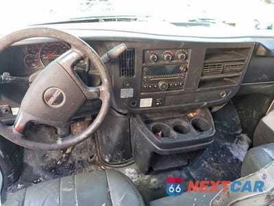 Zdjęcie 8 z 12 samochodu: 2012 GMC SAVANA BOX TRUCK VIN:1GD374CA5C1908183 - miniatura