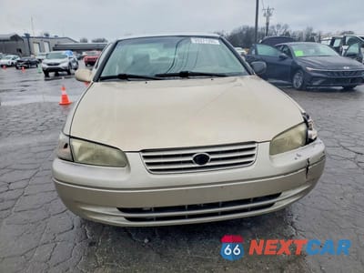 Piąte zdjęcie samochodu w środku: 1998 TOYOTA CAMRY CE VIN:4T1BG22K1WU358672 - miniatura