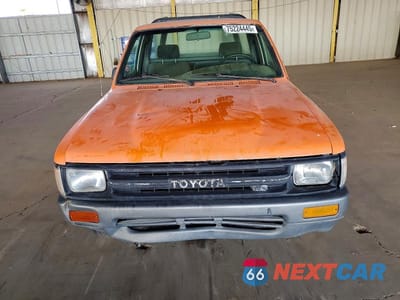 Piąte zdjęcie samochodu w środku: 1989 TOYOTA PICKUP 1 TON LONG BED DLX VIN:JT4VN82N4K0000052 - miniatura