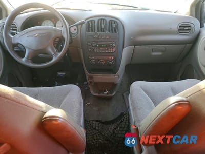 Zdjęcie 8 z 13 samochodu: 2003 CHRYSLER VOYAGER LX VIN:1C4GJ45303B115891 - miniatura