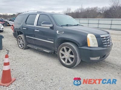 Czwarte zdjęcie samochodu z boku: 2010 CADILLAC ESCALADE VIN:1GYUCBEF1AR155729 - miniatura
