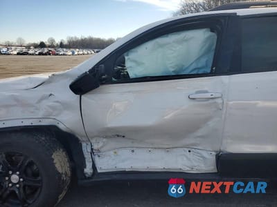 Zdjęcie 7 z 12 samochodu: 2023 GMC ACADIA AT4 VIN:1GKKNLLS4PZ186564 - miniatura