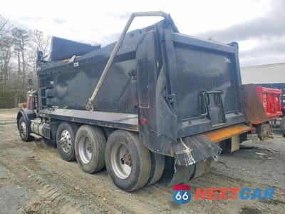 Trzecie zdjęcie samochodu z tyłu: 2017 KENWORTH W900 DUMP TRUCK VIN:1NKWXPEX1HJ172014 - miniatura