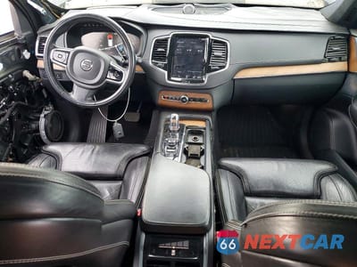 Zdjęcie 8 z 12 samochodu: 2017 VOLVO XC90 T8 VIN:YV4BC0ZX4H1130799 - miniatura