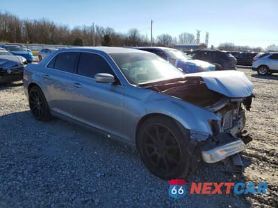 Czwarte zdjęcie samochodu z boku: 2015 CHRYSLER 300 LIMITED VIN:2C3CCAAG2FH779478 - miniatura