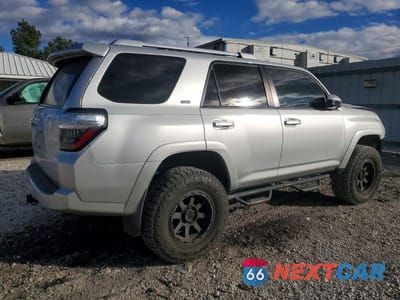 Trzecie zdjęcie samochodu z tyłu: 2015 TOYOTA 4RUNNER SR5/SR5 PREMIUM VIN:JTEBU5JRXF5268858 - miniatura
