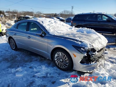Czwarte zdjęcie samochodu z boku: 2021 HYUNDAI SONATA HYBRID VIN:KMHL54JJ0MA032858 - miniatura