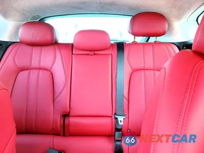 Zdjęcie 10 z 13 samochodu: 2023 MASERATI LEVANTE MODENA VIN:ZN661YUM2PX411502 - miniatura