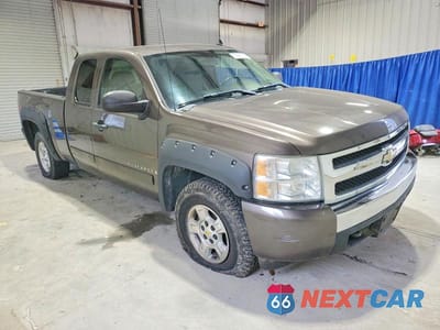 Czwarte zdjęcie samochodu z boku: 2008 CHEVROLET SILVERADO K1500 VIN:1GCEK19JX8Z270796 - miniatura