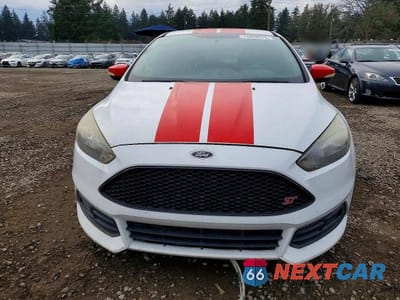Piąte zdjęcie samochodu w środku: 2016 FORD FOCUS ST VIN:1FADP3L98GL225662 - miniatura