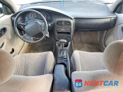 Zdjęcie 8 z 11 samochodu: 2001 SATURN SL2 VIN:1G8ZK527X1Z263791 - miniatura