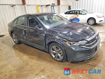 Czwarte zdjęcie samochodu z boku: 2024 VOLKSWAGEN JETTA SE VIN:3VW7M7BU6RM018098 - miniatura