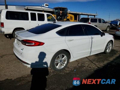 Trzecie zdjęcie samochodu z tyłu: 2018 FORD FUSION SE VIN:3FA6P0HDXJR218306 - miniatura