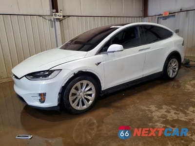 2018 TESLA MODEL X 5YJXCAE29JF117455 - główne zdjęcie licytacji z USA - miniatura