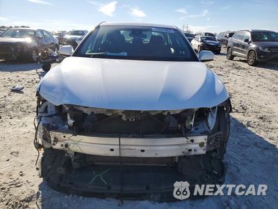 Piąte zdjęcie samochodu w środku: 2022 TOYOTA CAMRY LE VIN:4T1C11AK8NU660234 - miniatura