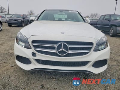 Piąte zdjęcie samochodu w środku: 2017 MERCEDES-BENZ C 300 VIN:55SWF4JBXHU229328 - miniatura