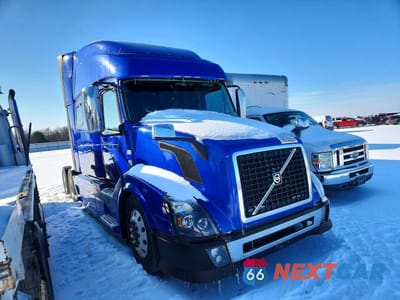 2015 VOLVO VN VNL 4V4NC9EH5FN156681 - główne zdjęcie licytacji z USA - miniatura