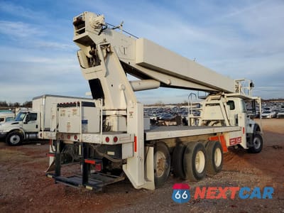 Czwarte zdjęcie samochodu z boku: 2004 INTERNATIONAL 7600 BUCKET TRUCK VIN:1HTWYAHT54J021579 - miniatura