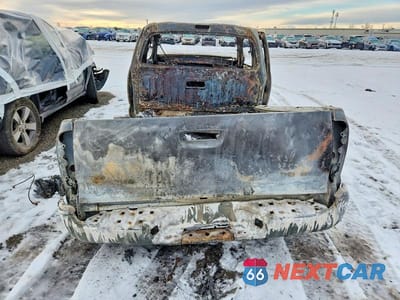 Zdjęcie 6 z 11 samochodu: 2006 TOYOTA TACOMA ACCESS CAB VIN:5TEUU42N26Z221713 - miniatura