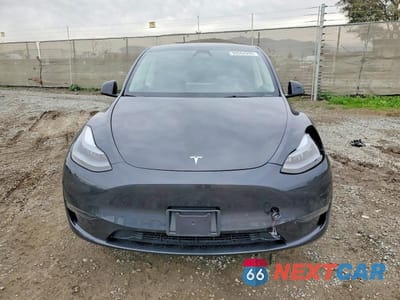 Piąte zdjęcie samochodu w środku: 2025 TESLA MODEL Y VIN:7SAYGDED3SF218443 - miniatura