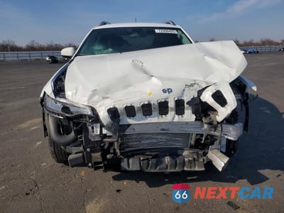 Piąte zdjęcie samochodu w środku: 2019 JEEP CHEROKEE LATITUDE VIN:1C4PJLCX9KD318944 - miniatura