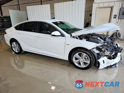 Czwarte zdjęcie samochodu z boku: 2018 BUICK REGAL PREFERRED VIN:W04GL6SX2J1080054 - miniatura