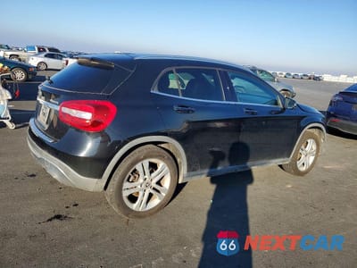 Trzecie zdjęcie samochodu z tyłu: 2020 MERCEDES-BENZ GLA 250 4MATIC VIN:WDCTG4GB8LU021712 - miniatura