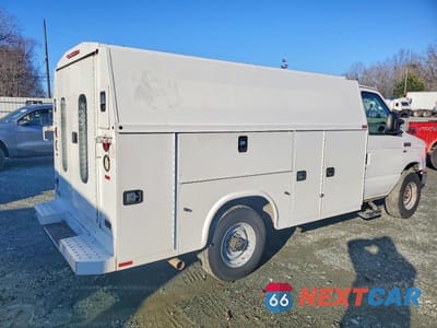Trzecie zdjęcie samochodu z tyłu: 2015 FORD E-350 SD UTILITY * R & D * PRI FLEET * VIN:1FDWE3FL0FDA12581 - miniatura