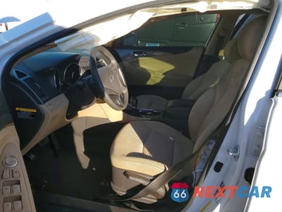 Zdjęcie 7 z 11 samochodu: 2015 HYUNDAI SONATA HYBRID VIN:KMHEC4A47FA135108 - miniatura