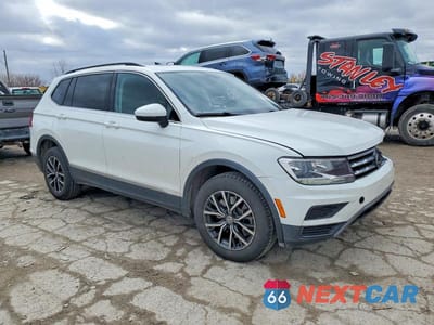 Czwarte zdjęcie samochodu z boku: 2018 VOLKSWAGEN TIGUAN SE VIN:3VV2B7AX9JM191263 - miniatura