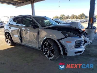 Czwarte zdjęcie samochodu z boku: 2023 PORSCHE CAYENNE BASE VIN:WP1AA2AY6PDA02788 - miniatura