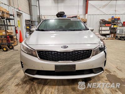 Piąte zdjęcie samochodu w środku: 2017 KIA FORTE LX VIN:3KPFL4A79HE022280 - miniatura