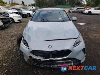 Piąte zdjęcie samochodu w środku: 2025 BMW 228XI VIN:WBA23GG01S7T71870 - miniatura