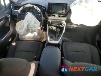 Zdjęcie 8 z 12 samochodu: 2021 TOYOTA RAV4 XLE VIN:2T3W1RFV9MC098737 - miniatura