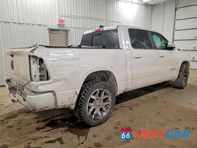 Trzecie zdjęcie samochodu z tyłu: 2021 RAM 1500 LARAMIE VIN:1C6SRFJT0MN676393 - miniatura