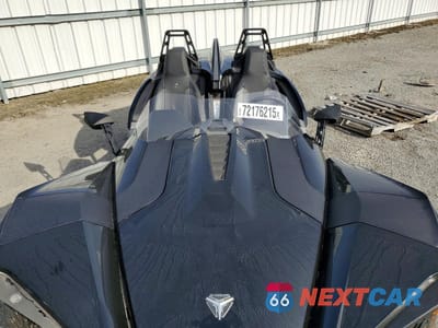 Piąte zdjęcie samochodu w środku: 2017 POLARIS SLINGSHOT VIN:57XAASFA0H8121564 - miniatura