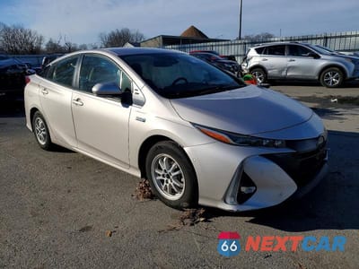 Czwarte zdjęcie samochodu z boku: 2021 TOYOTA PRIUS PRIME LE VIN:JTDKAMFP2M3178644 - miniatura