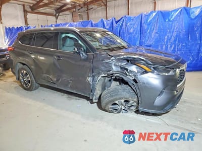 Czwarte zdjęcie samochodu z boku: 2022 TOYOTA HIGHLANDER XLE VIN:5TDGZRBH9NS246044 - miniatura