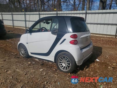 Drugie zdjęcie samochodu z przodu: 2013 SMART FORTWO PURE VIN:WMEEJ3BA6DK595233 - miniatura