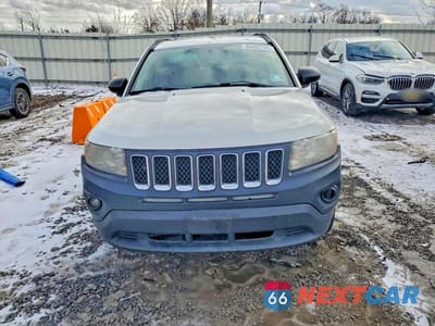 Piąte zdjęcie samochodu w środku: 2011 JEEP COMPASS SPORT VIN:1J4NF1FB5BD259107 - miniatura
