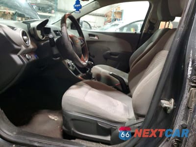 Zdjęcie 7 z 12 samochodu: 2014 CHEVROLET SONIC LS VIN:1G1JB6EH4E4215857 - miniatura