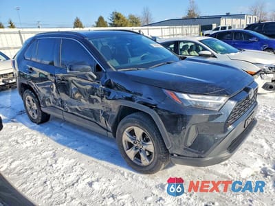 Czwarte zdjęcie samochodu z boku: 2023 TOYOTA RAV4 XLE VIN:2T3W1RFV4PW258784 - miniatura